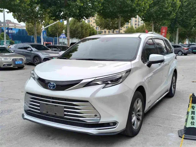 Фотография автомобиля — Toyota Sienna