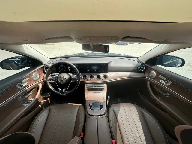 Mercedes-Benz E-Class — Фото автомобиля 16