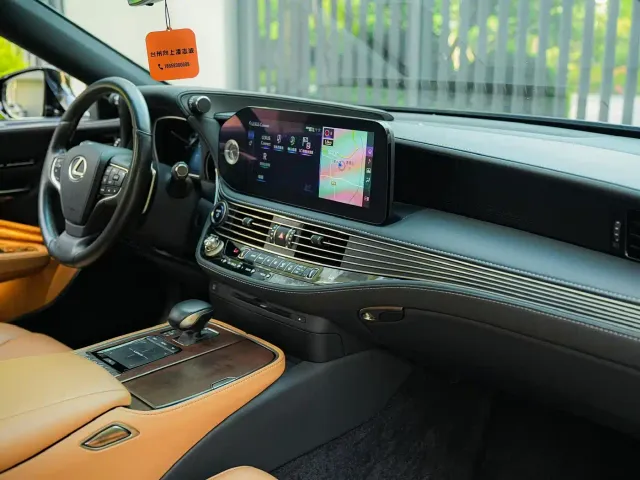 Lexus LS — Фото автомобиля 11