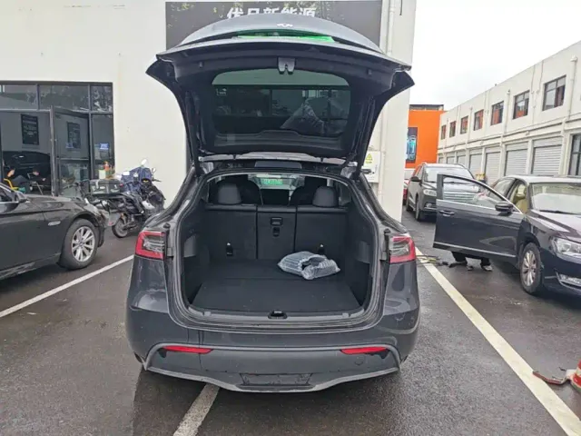Tesla Model Y — Фото автомобиля 18
