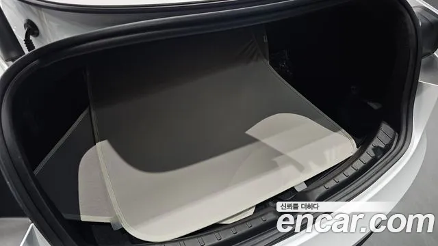 Tesla Model 3 — Фото автомобиля 27