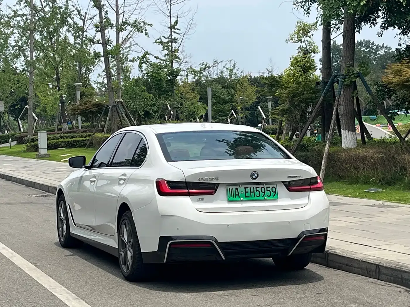 BMW BMW i3 2022 eDrive 35 L — Фото автомобиля 17
