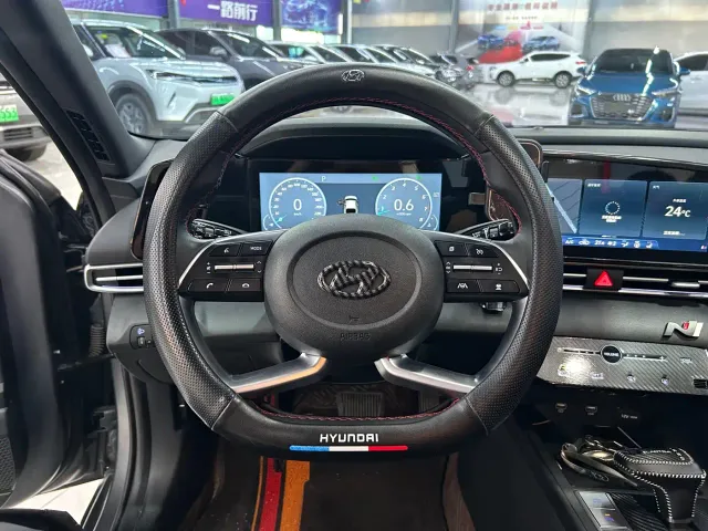 Hyundai Elantra — Фото автомобиля 10