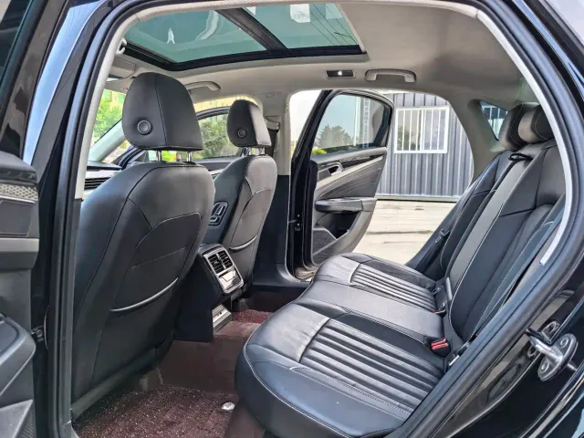 Volkswagen Passat — Фото автомобиля 5