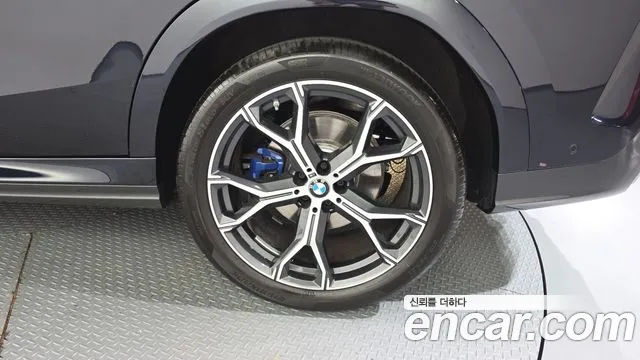 BMW X6 xDrive40i M Sport — Фото автомобиля 15