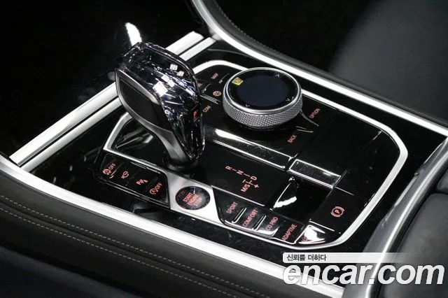 BMW 8 Series G15 — Фото автомобиля 9