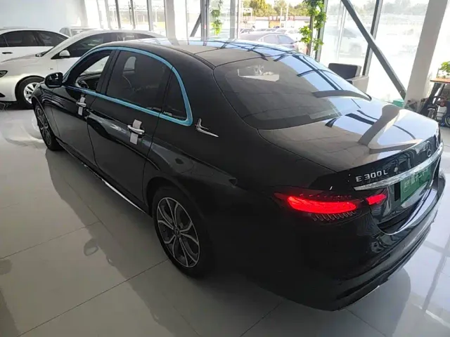 Mercedes-Benz E-Class — Фото автомобиля 4