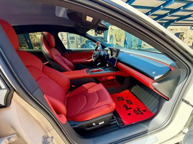 Xiaomi SU7 — Фото автомобиля 12