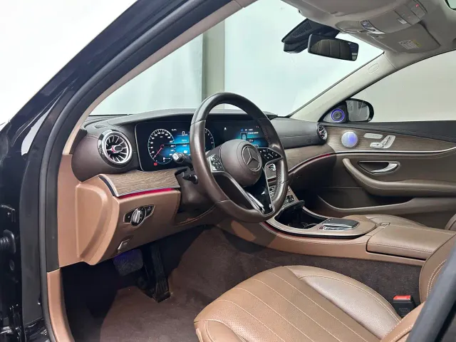 Mercedes-Benz E-Class — Фото автомобиля 11