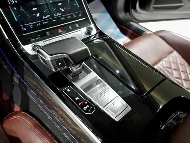 Audi A8 — Фото автомобиля 10