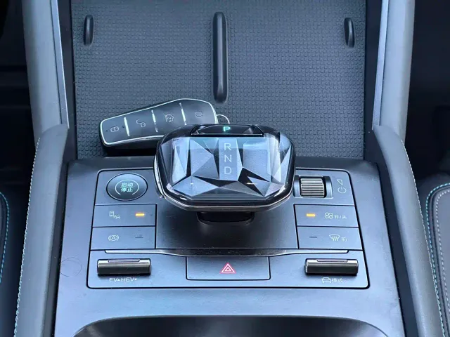 BYD Qin L — Фото автомобиля 7