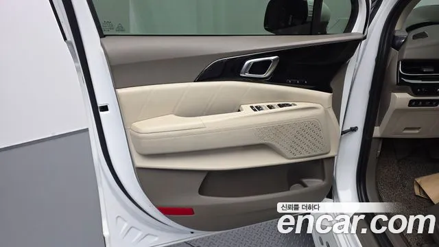 Kia Carnival Generation 4 — Фото автомобиля 13