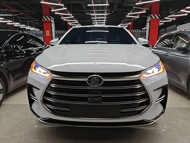 BYD Tang — Фото автомобиля 2