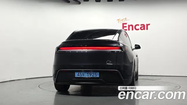 Tesla Model Y — Фото автомобиля 4
