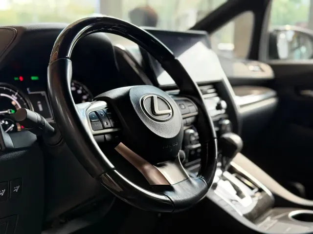 Lexus LM — Фото автомобиля 7