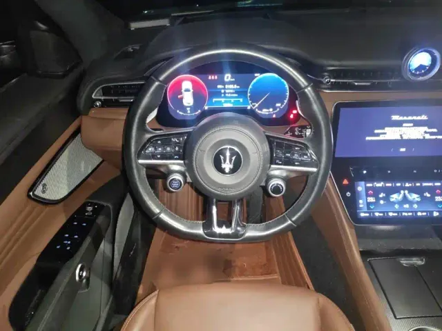 Maserati Grecale — Фото автомобиля 11