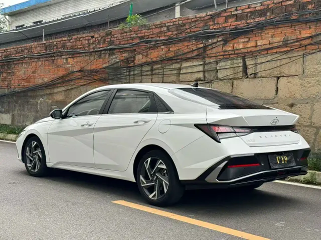 Hyundai Elantra — Фото автомобиля 7