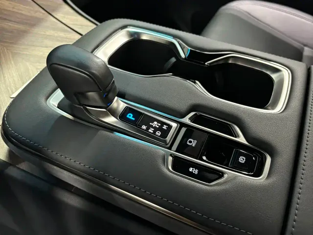 Lexus LM — Фото автомобиля 10