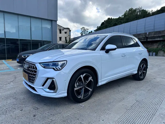 Фотография автомобиля — Audi Q3