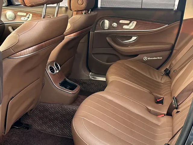 Mercedes-Benz E-Class — Фото автомобиля 6