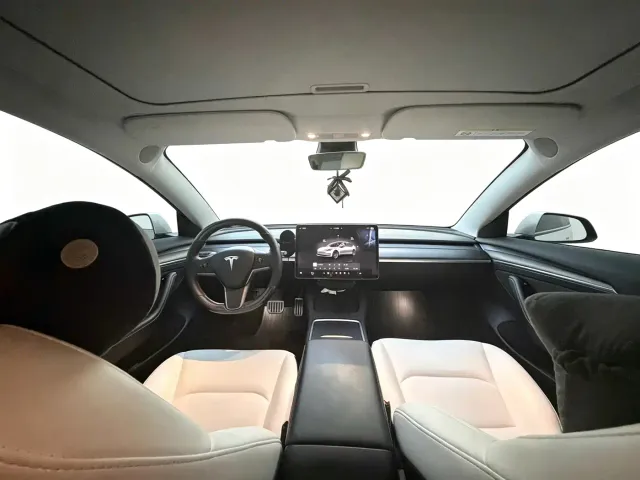Tesla Model 3 — Фото автомобиля 4