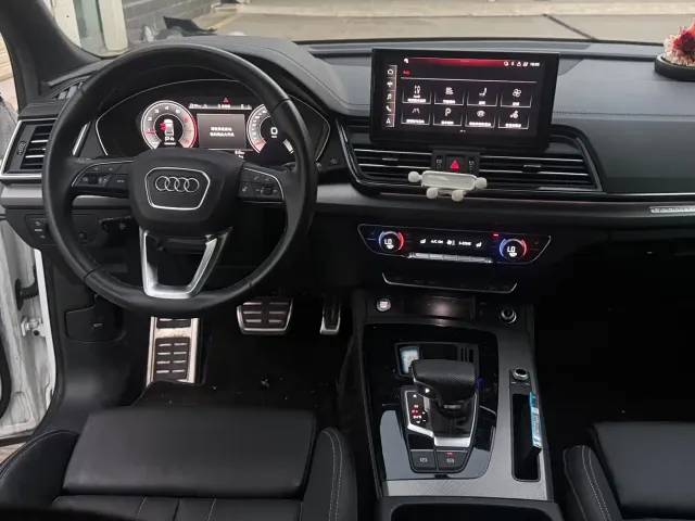 Audi Q5L — Фото автомобиля 10