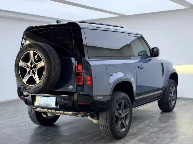 Land Rover Defender — Фото автомобиля 5