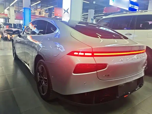 Xpeng P7 — Фото автомобиля 4
