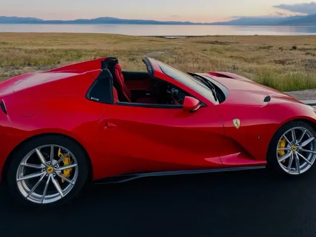 Ferrari 812 — Фото автомобиля 2