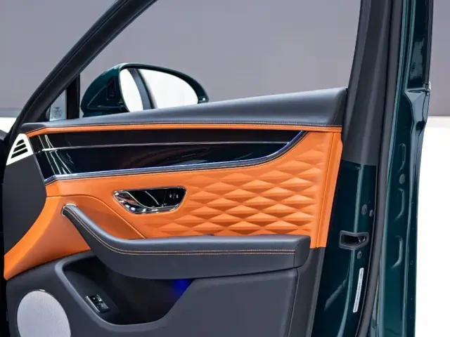 Bentley Flying Spur — Фото автомобиля 19
