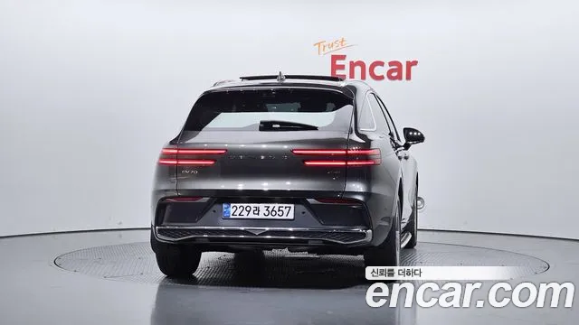 Genesis GV70 — Фото автомобиля 4