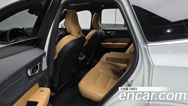 Volvo XC60 Generation 2 — Фото автомобиля 25