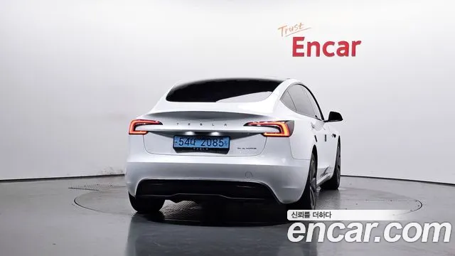 Tesla Model 3 — Фото автомобиля 4