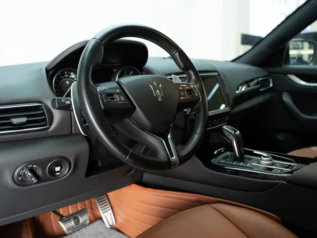 Maserati Levante — Фото автомобиля 9