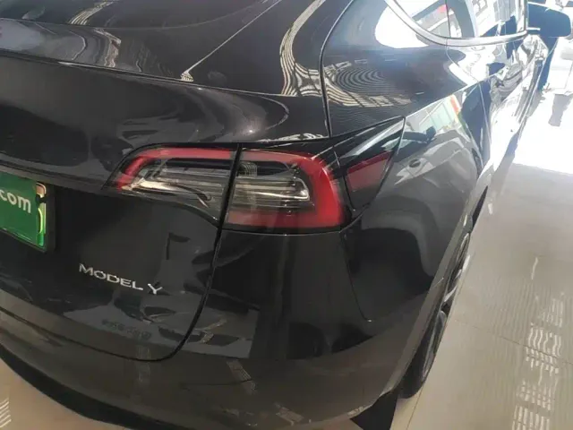 Tesla Model Y — Фото автомобиля 7