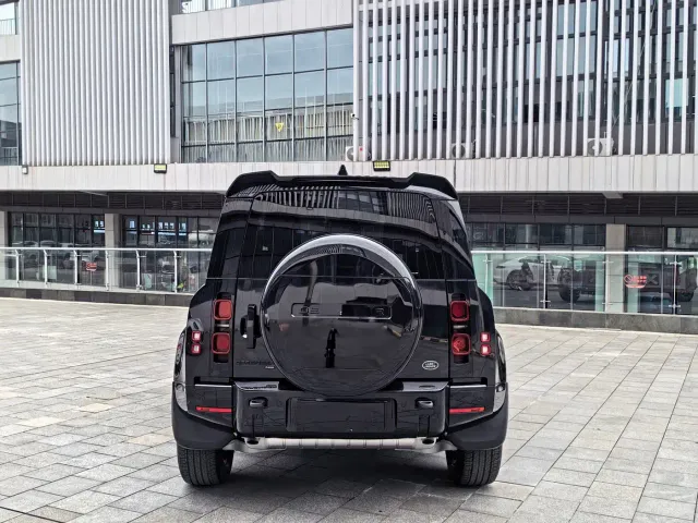 Land Rover Defender — Фото автомобиля 6