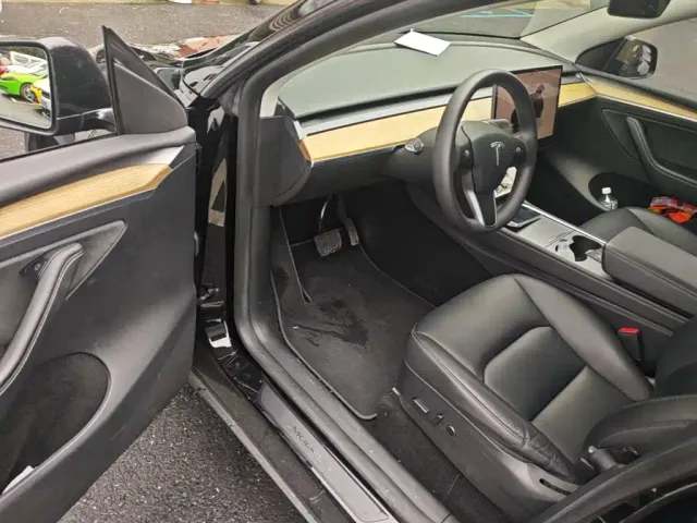 Tesla Model Y — Фото автомобиля 12