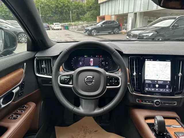 Volvo S90 — Фото автомобиля 14