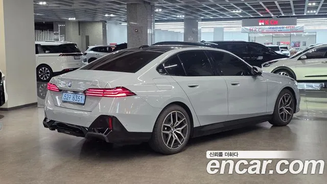 BMW i5 — Фото автомобиля 3