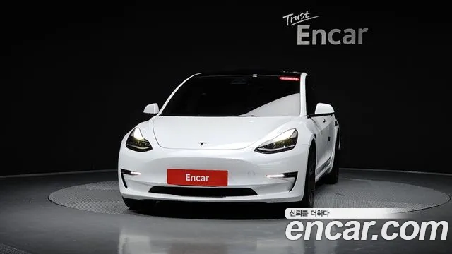 Tesla Model 3 — Фото автомобиля 2