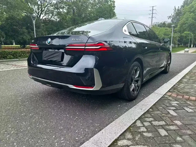 BMW 5 Series — Фото автомобиля 4