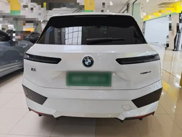 BMW iX — Фото автомобиля 5