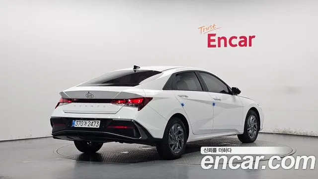 Hyundai Avante CN7 — Фото автомобиля 2