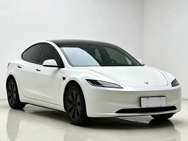 Tesla Model 3 — Фото автомобиля 3