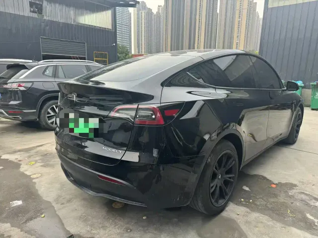 Tesla Model Y — Фото автомобиля 7