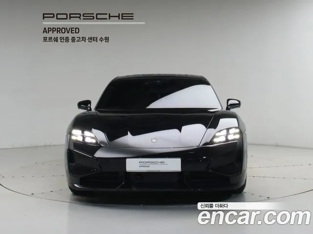 Porsche Taycan — Фото автомобиля 3