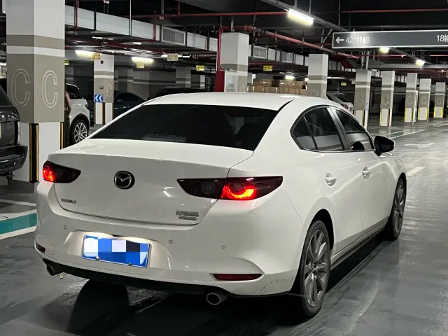 Mazda Axela — Фото автомобиля 15