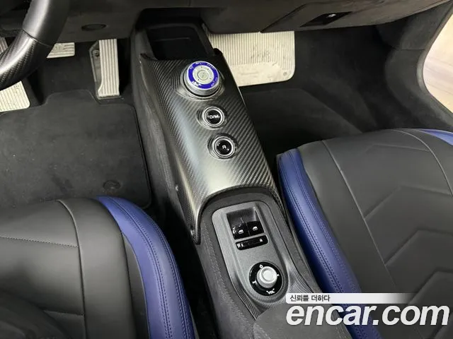 Maserati MC20 — Фото автомобиля 9