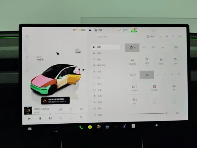 Tesla Model Y — Фото автомобиля 14