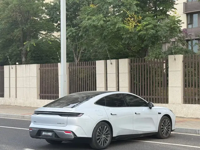 Geely Galaxy Xingyao 8 — Фото автомобиля 8